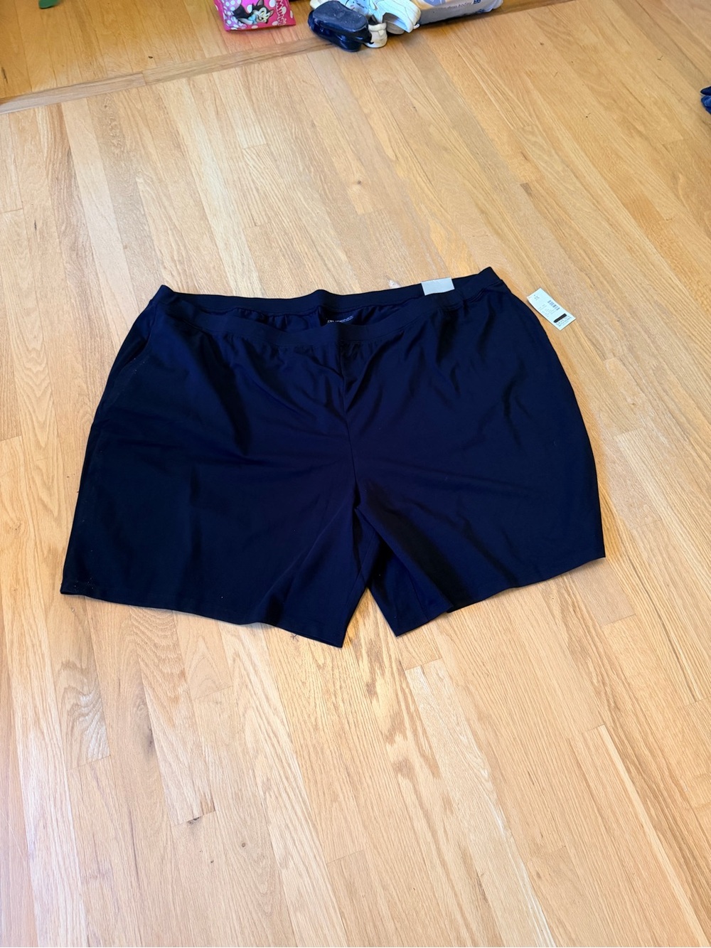 NEW Women's Sz 5X 34/36W "Catherine's" Classic Black Pull-On Bermuda Shorts Tags